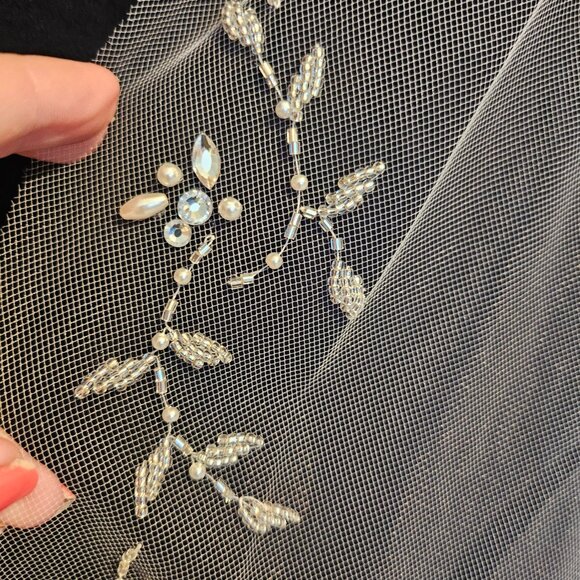 Wedding Bridal Veil, EN VOGUE Tulle, Beaded, Crystal and Pearl Floral Design - Picture 7 of 15
